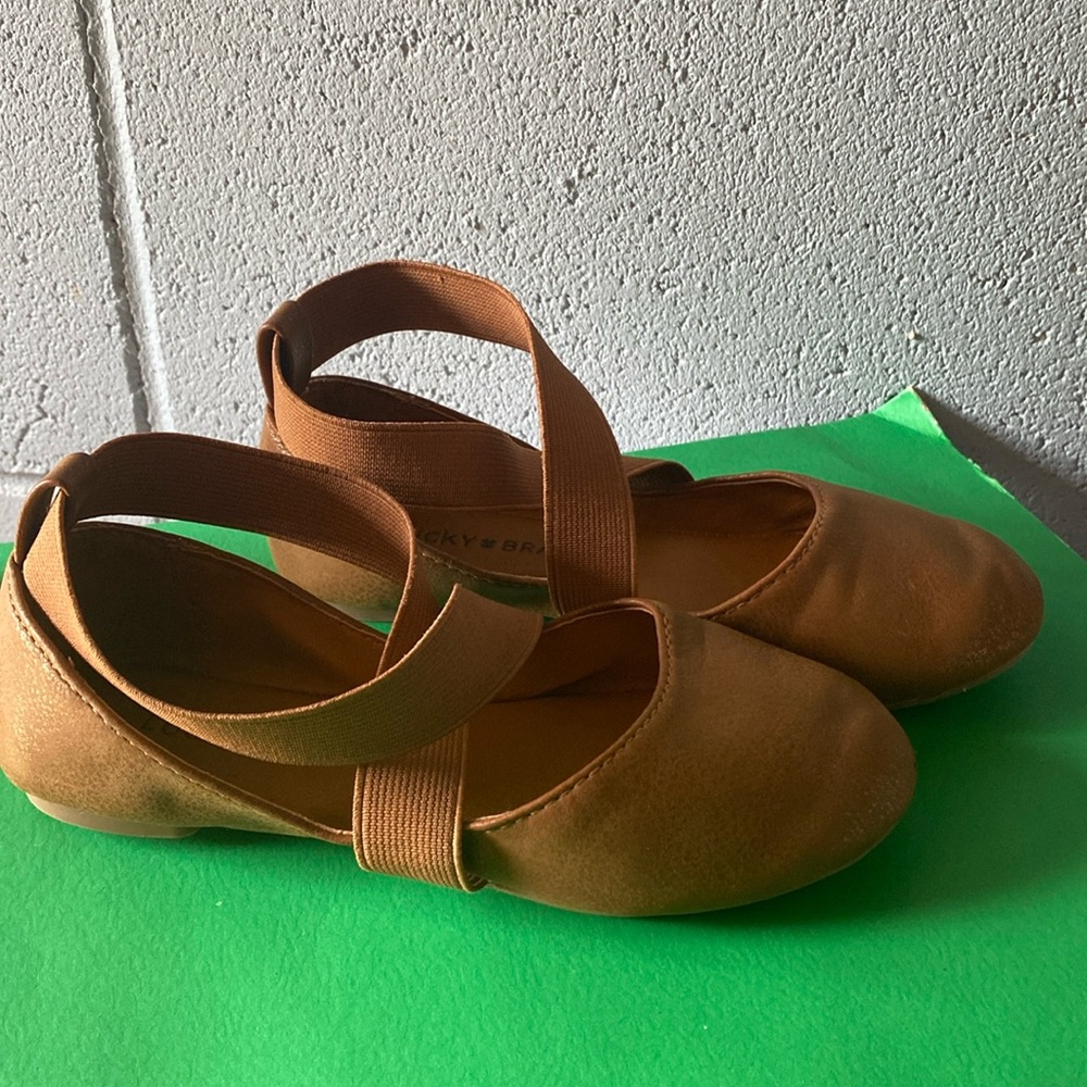 Flats color walnut  kids size 11M
